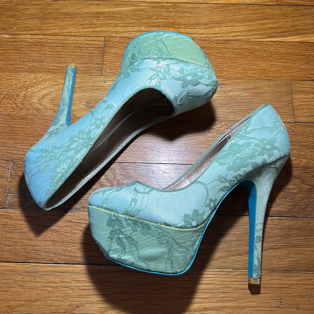 2/$20 Qupid Platform Mint Green Lace Heels